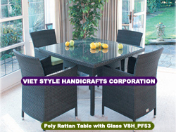Poly rattan table with glass