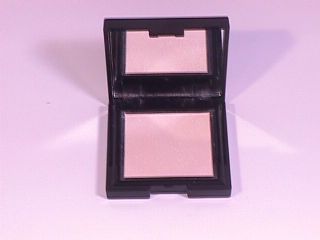 Body glamour pressed powder