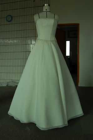 Evening dresses & bridal gowns