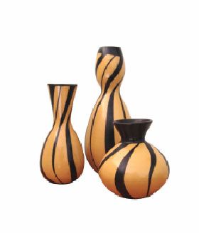 Decorative collection : 3 vases