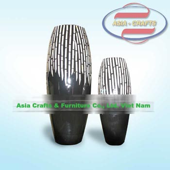 Lacquer vase from Vietnam
