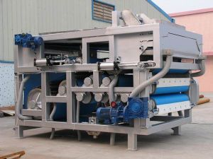 Vertical type belt press 