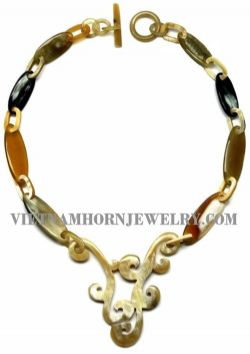 Chain Necklace With Natural Horn