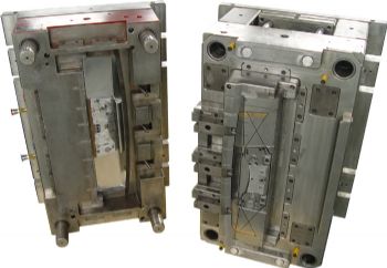 Plastic injection mold