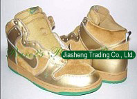 nike golden shoes dunk
